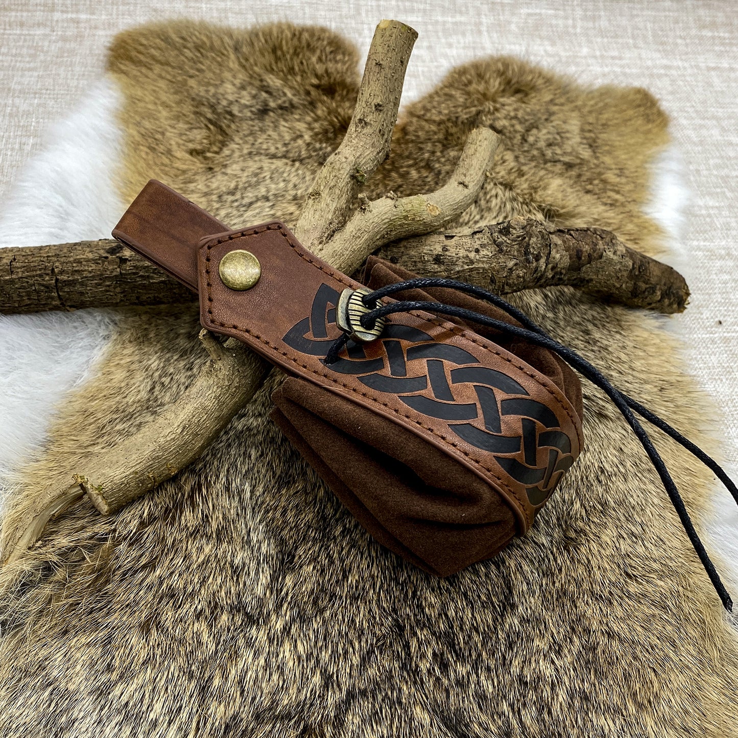 HiiFeuer Medieval O Ring Belt with Portable Drawstring Pouch, Retro Renaissance Faux Leather Belt and Purse Set for Ren Faire