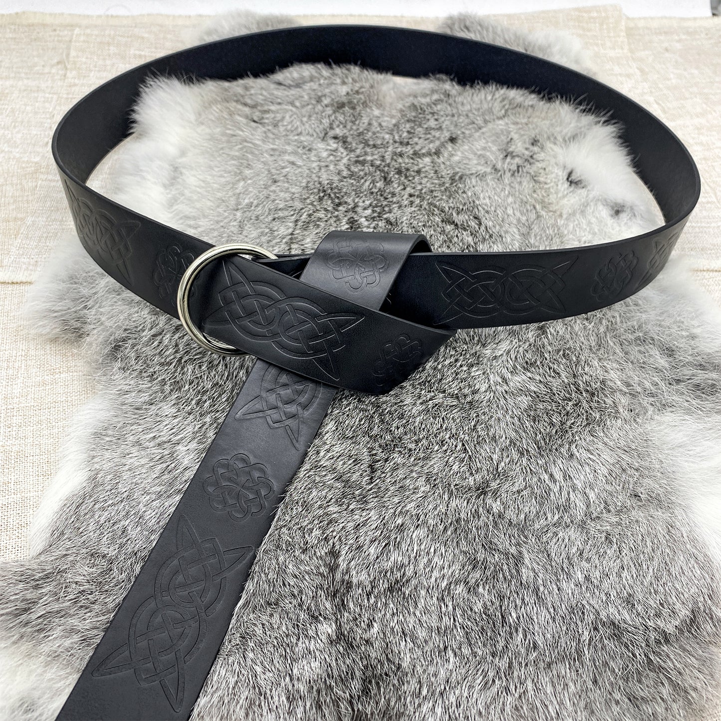 HiiFeuer Medieval Embossed PU Leather O-Ring Belt, Retro Renaissance Knight Belt
