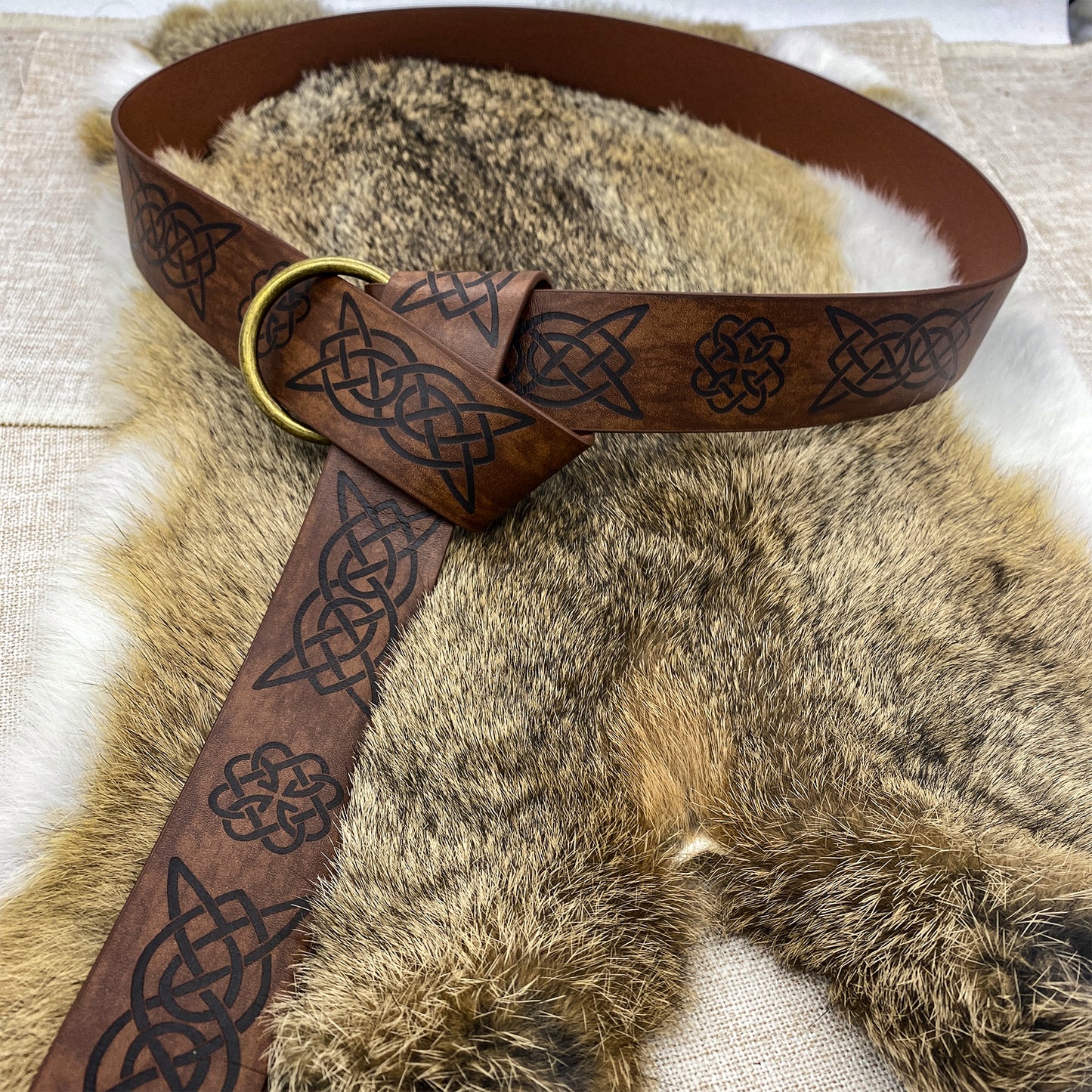HiiFeuer Medieval Embossed PU Leather O-Ring Belt, Retro Renaissance Knight Belt