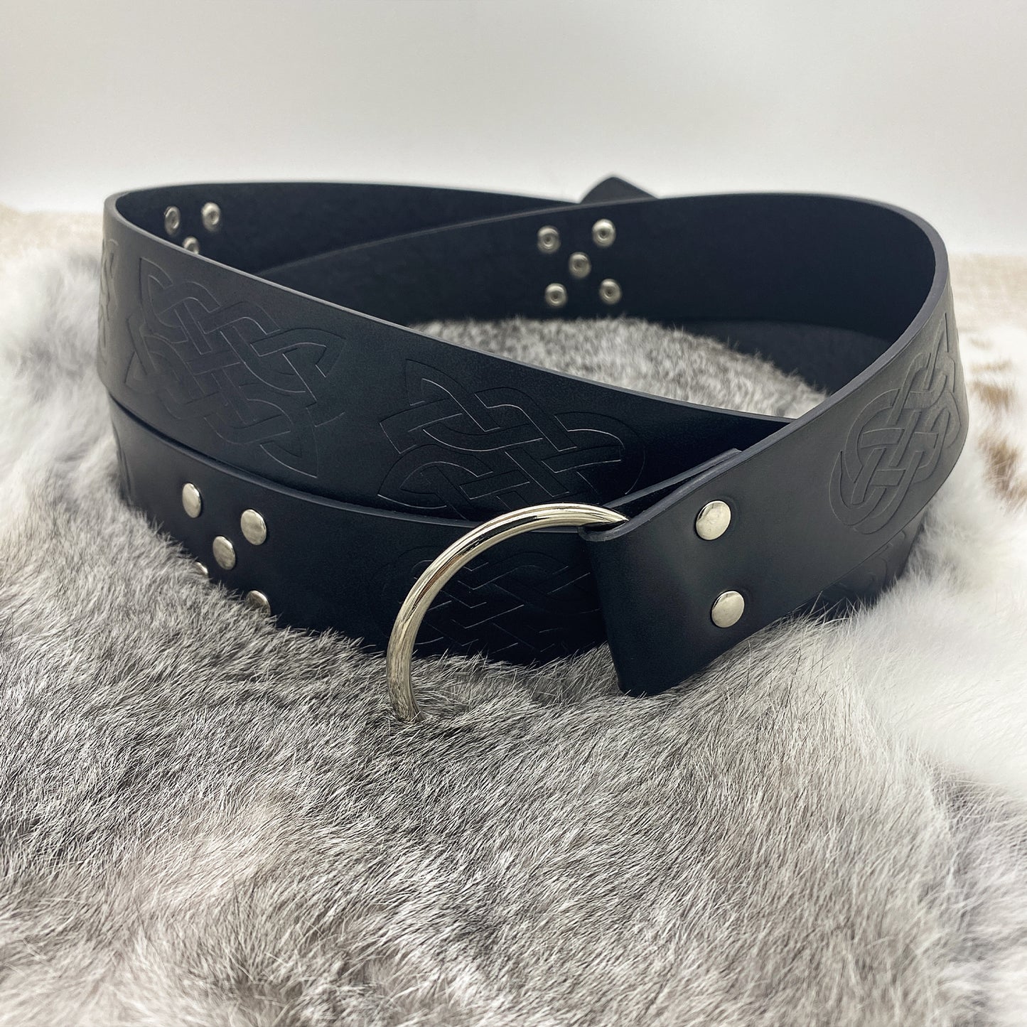 HiiFeuer Medieval Embossed PU Leather O-Ring Belt, Retro Renaissance Knight Belt
