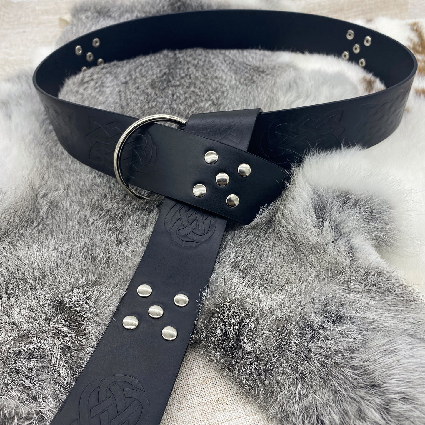 HiiFeuer Medieval Embossed PU Leather O-Ring Belt, Retro Renaissance Knight Belt