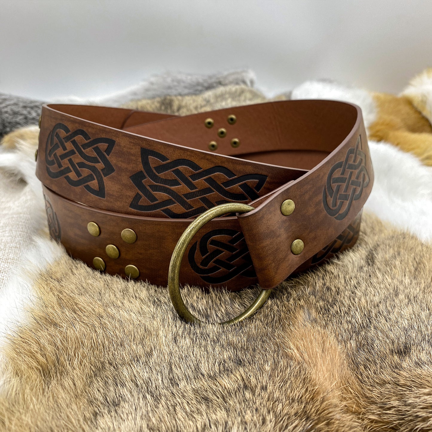 HiiFeuer Medieval Embossed PU Leather O-Ring Belt, Retro Renaissance Knight Belt