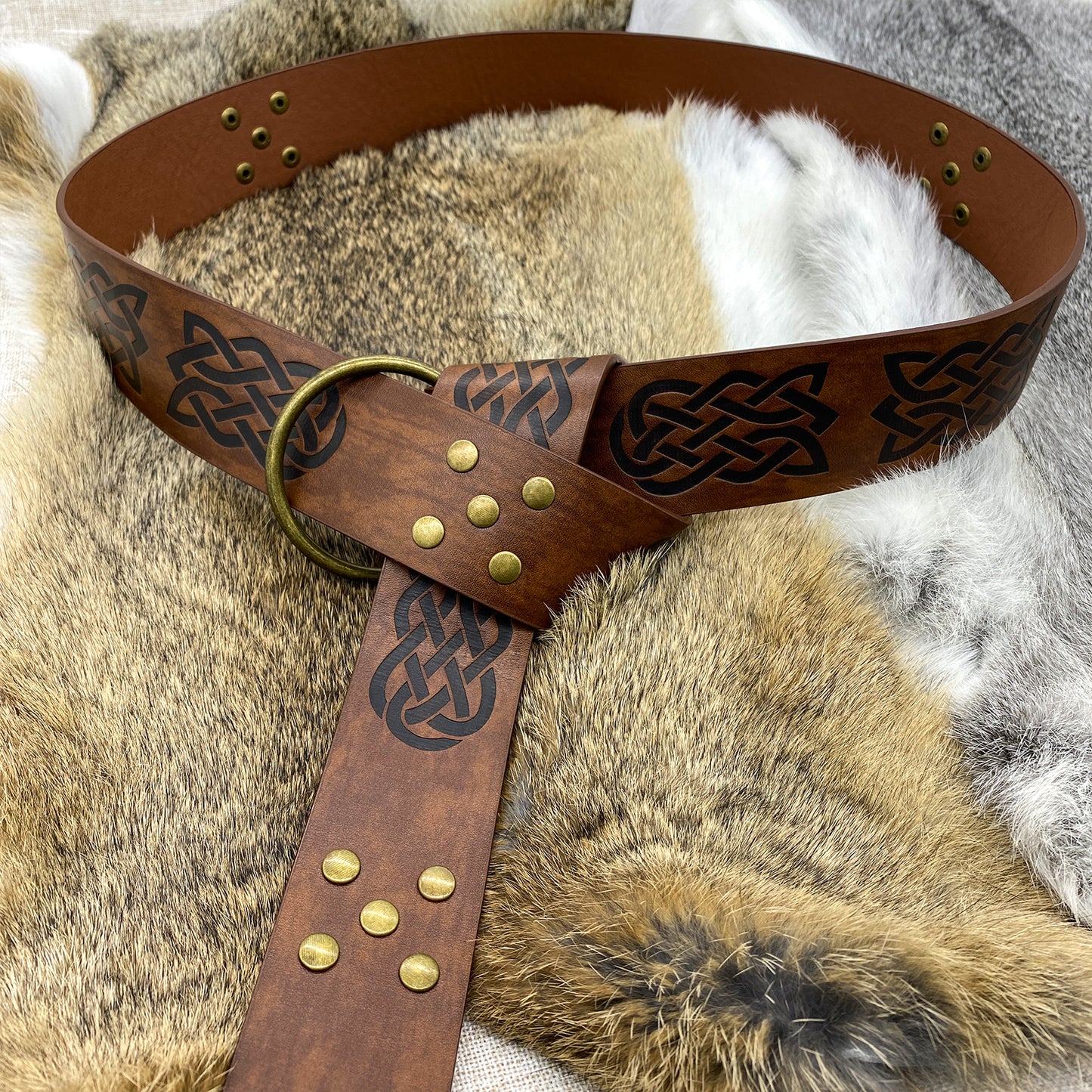 HiiFeuer Medieval Embossed PU Leather O-Ring Belt, Retro Renaissance Knight Belt