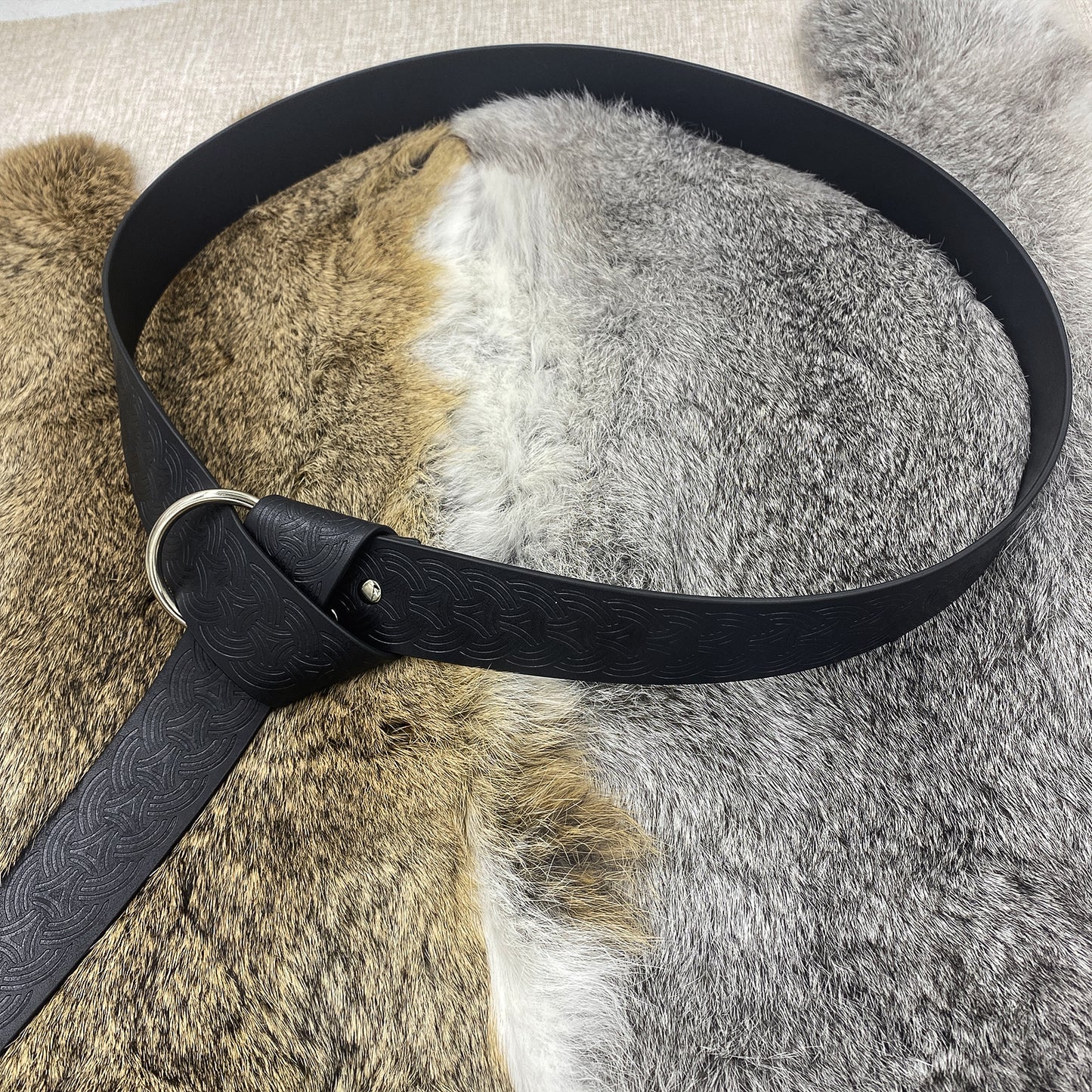 HiiFeuer Medieval Embossed PU Leather O-Ring Belt, Retro Renaissance Knight Belt