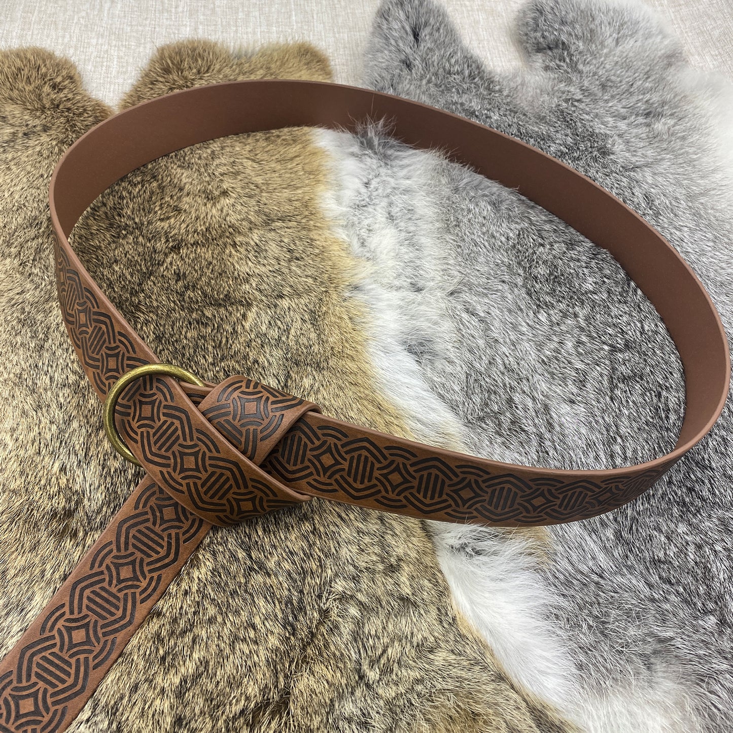 HiiFeuer Medieval Embossed PU Leather O-Ring Belt, Retro Renaissance Knight Belt