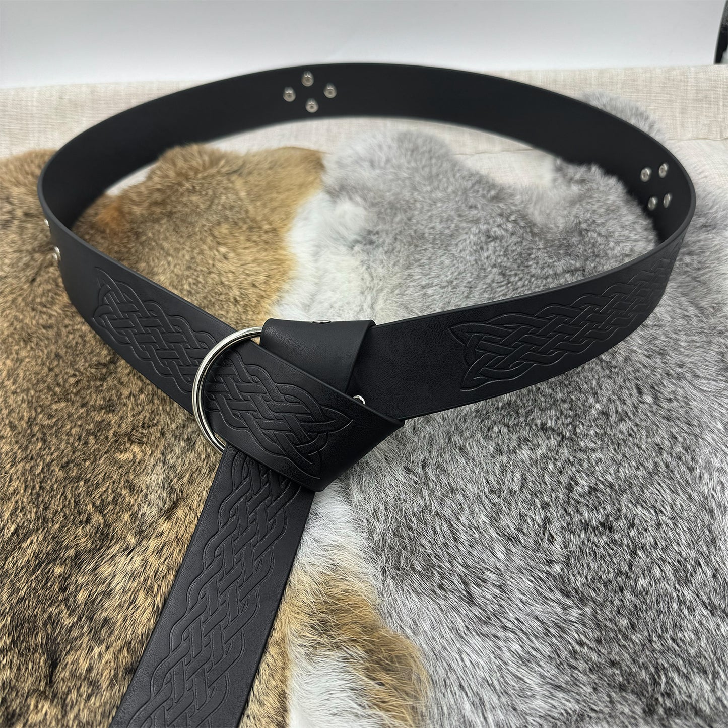 HiiFeuer Medieval Embossed PU Leather O-Ring Belt, Retro Renaissance Knight Belt