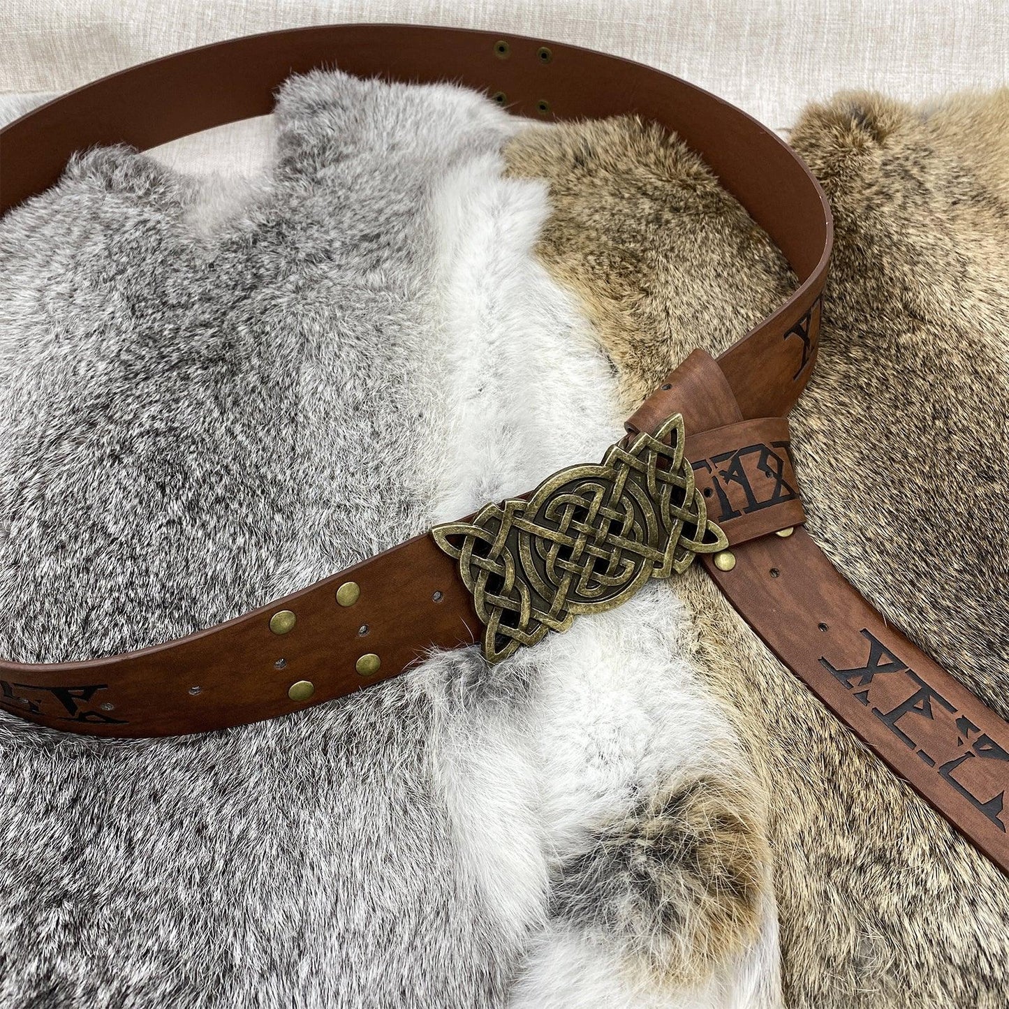 HiiFeuer Viking Embossed Buckle Belt, Nordic Faux Leather Knight Belt, Retro Medieval Warrior Belt for LARP Cosplay Halloween