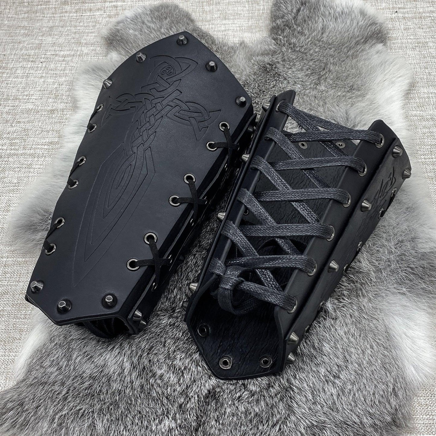 HiiFeuer Medieval Embossed Arm Bracers, Retro Faux Leather Knight Arm Gauntlets, Vintage Renaissance Arm Guards