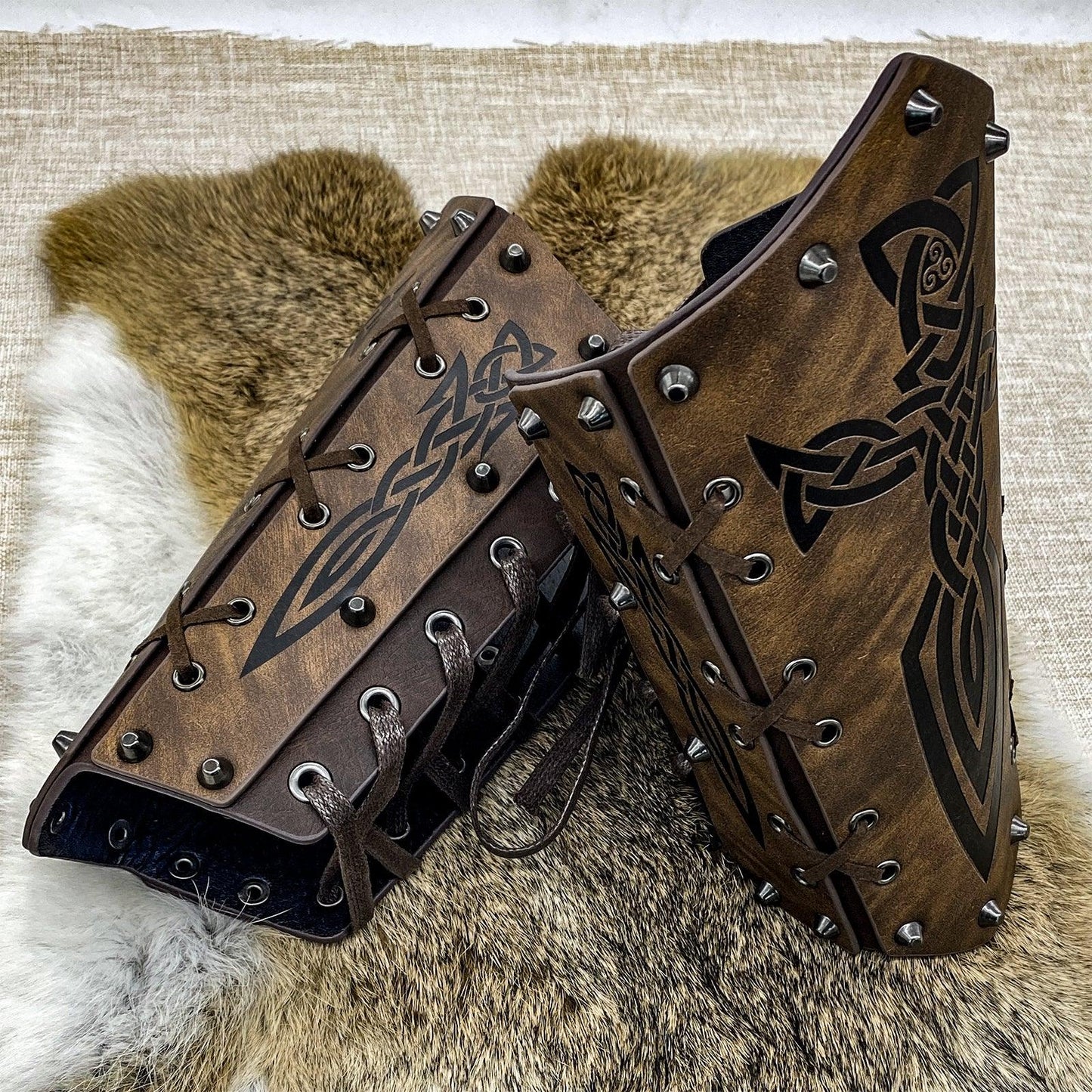 HiiFeuer Medieval Embossed Arm Bracers, Retro Faux Leather Knight Arm Gauntlets, Vintage Renaissance Arm Guards
