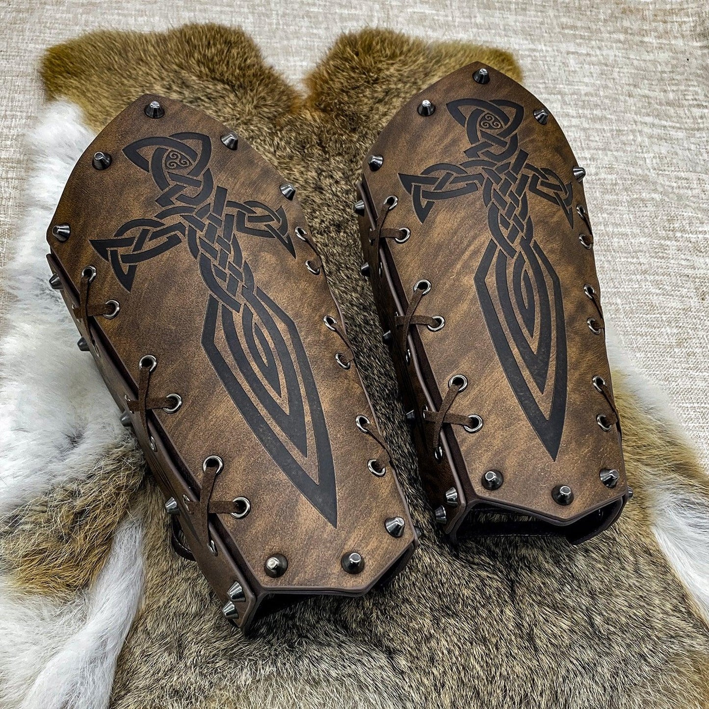 HiiFeuer Medieval Embossed Arm Bracers, Retro Faux Leather Knight Arm Gauntlets, Vintage Renaissance Arm Guards