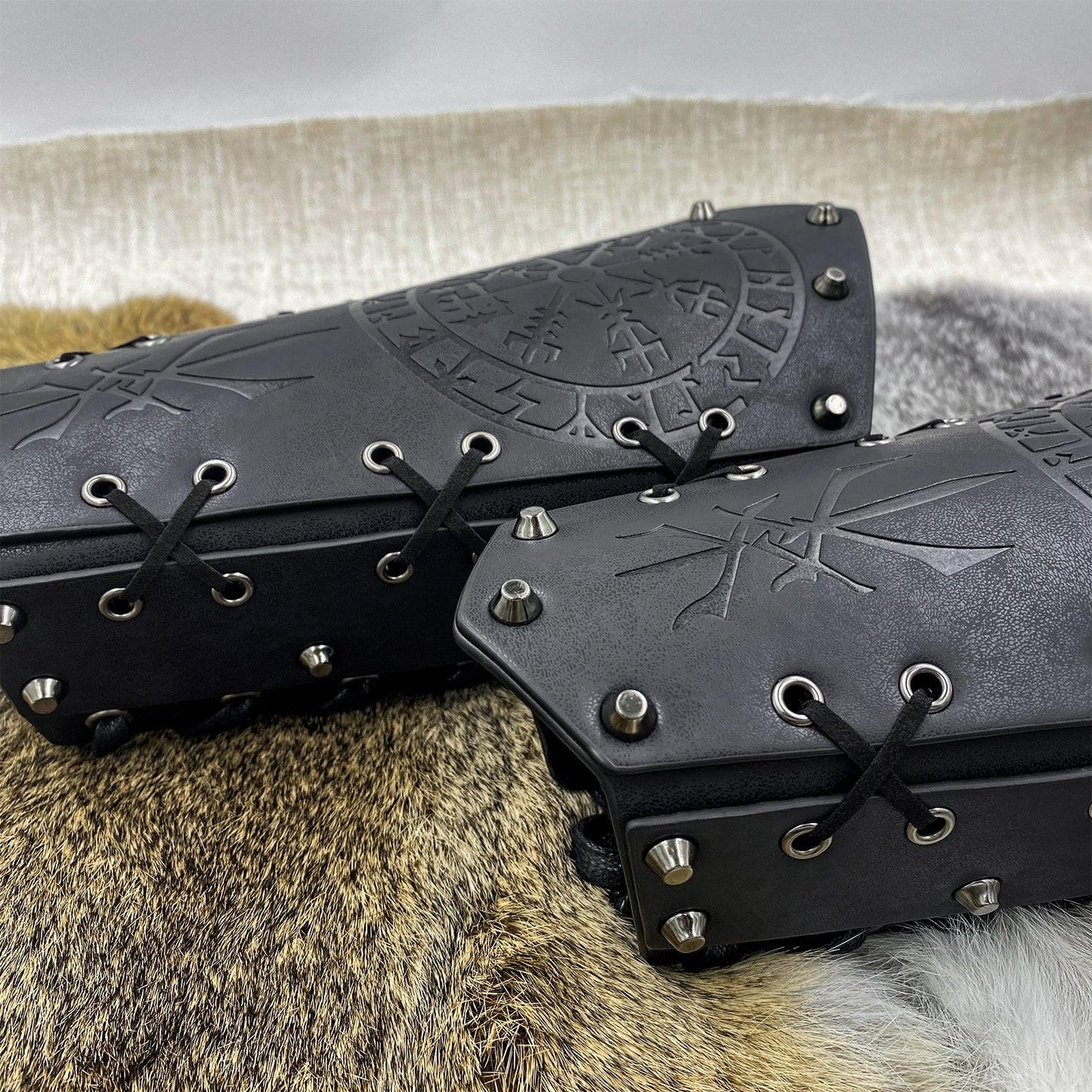 HiiFeuer Medieval Embossed Arm Bracers, Retro Faux Leather Knight Arm Gauntlets, Vintage Renaissance Arm Guards