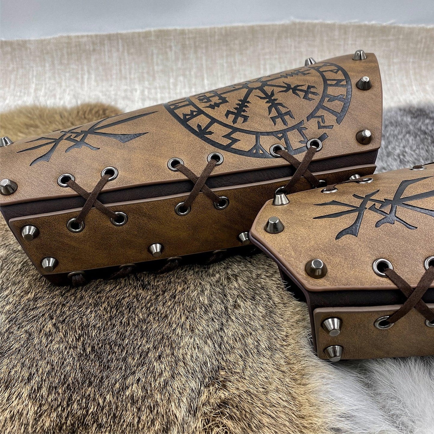 HiiFeuer Medieval Embossed Arm Bracers, Retro Faux Leather Knight Arm Gauntlets, Vintage Renaissance Arm Guards
