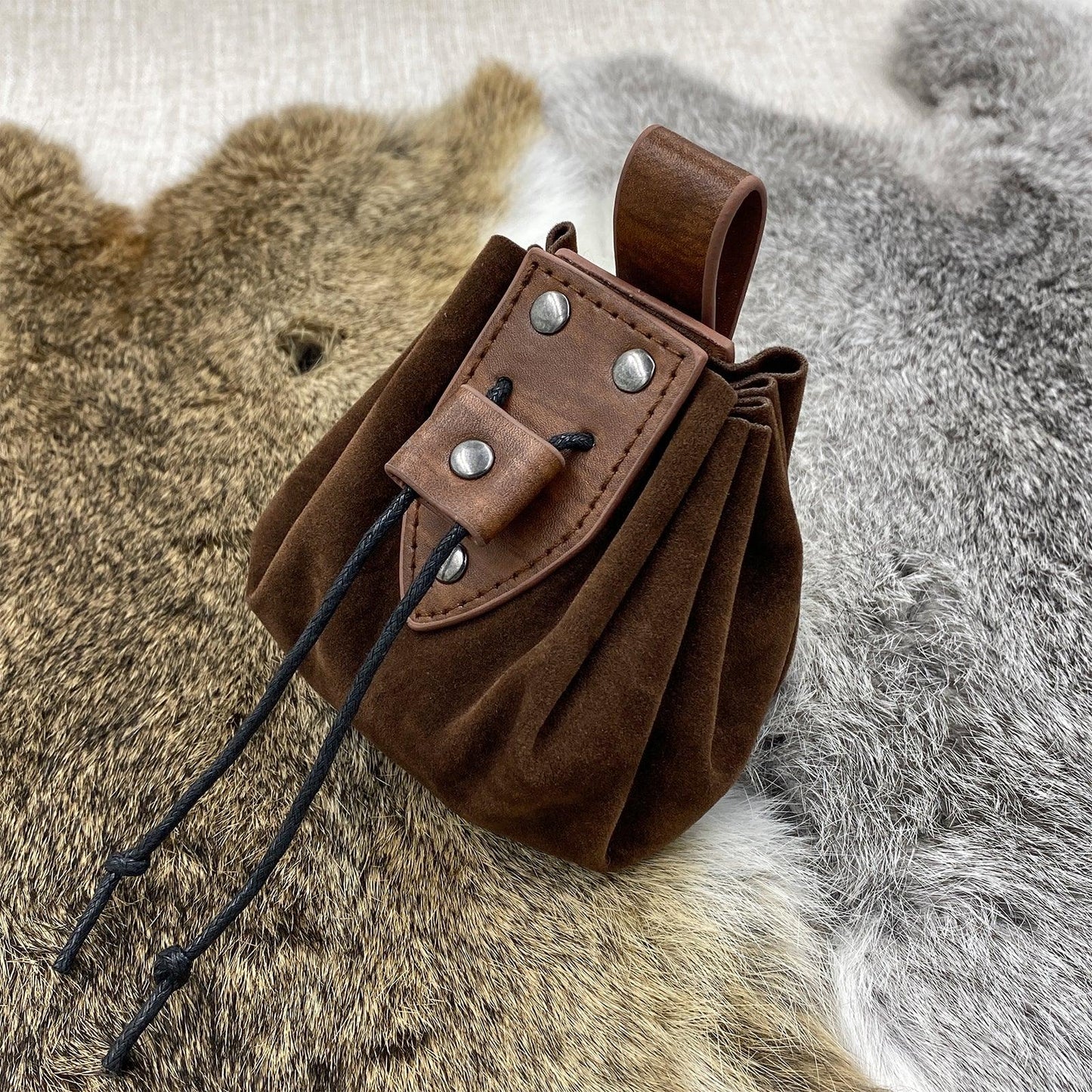 HiiFeuer Vintage Medieval Faux Leather Drawstring Pouch, Middle Ages Portable Coin Purse, Rivets Belt Pouch Dice Bag For LARP Ren Faire