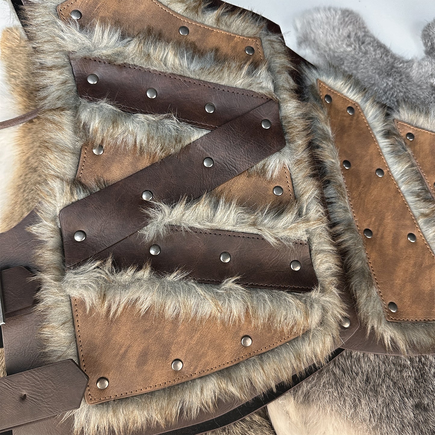 HiiFeuer Viking Artificial Fur Faux Leather Chest Armor, Medieval Vintage Barbarian Body Armor Knight Adjustable Vest Armor