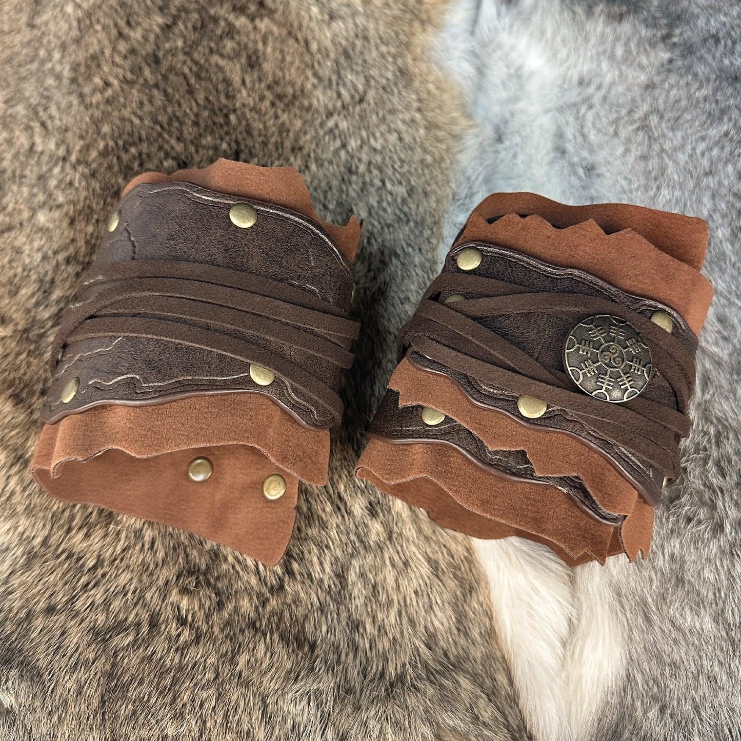 HiiFeuer Medieval Suede Arm Wraps, Renaissance Artificial Fur Bracers, Viking Wrist Band Archery Arm Guards Knight Gauntlets
