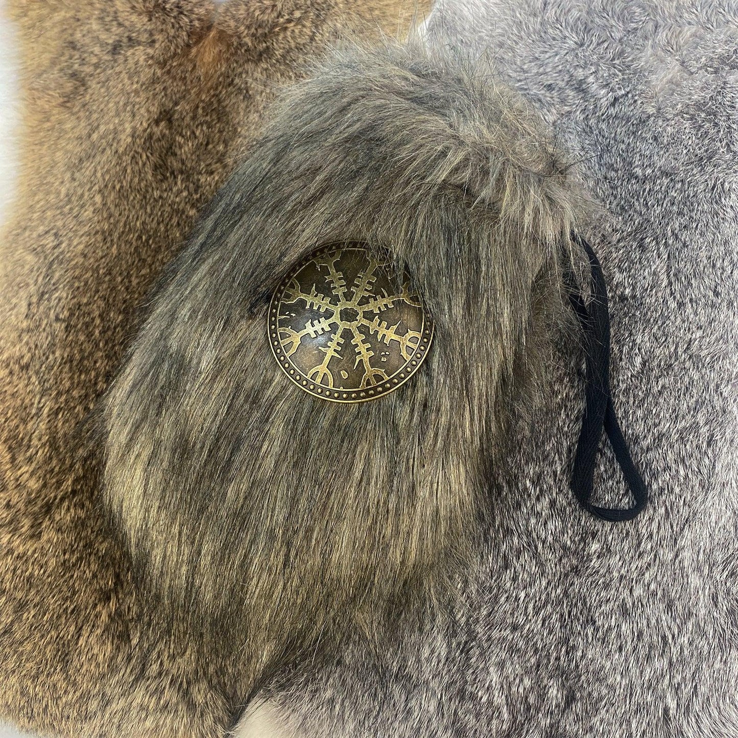 HiiFeuer Viking Faux Fur Belt Bag Nordic Badge Belt Pouch Fuzzy Portable Drawstring Purse Medieval Cosplay Side Pack Dice Bag