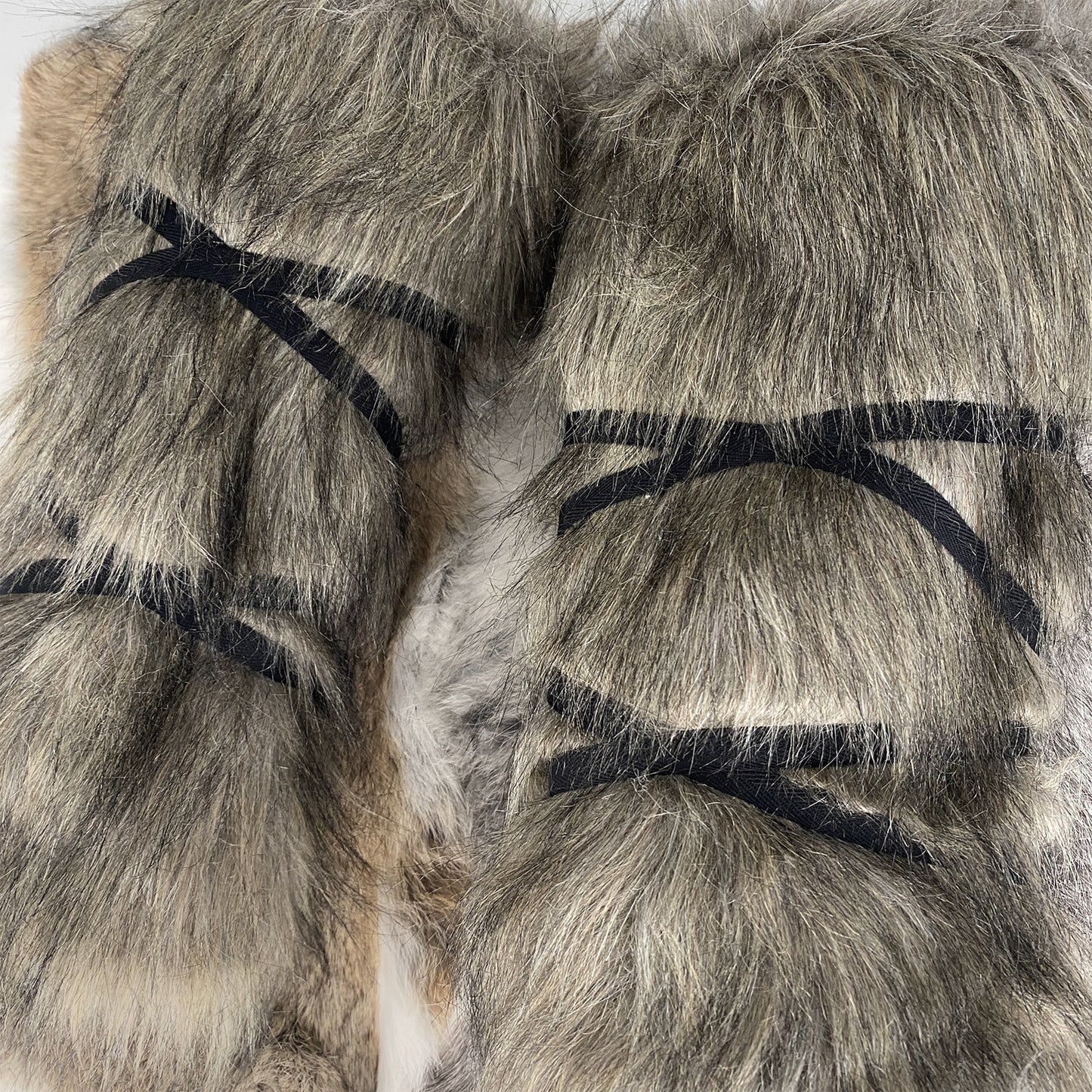 HiiFeuer Viking Artificial Fur Barbarian Leg Warmers Wrap, Medieval Fuzzy Leg Gaiters, Warrior Shin Guards Vintage Leg Armor