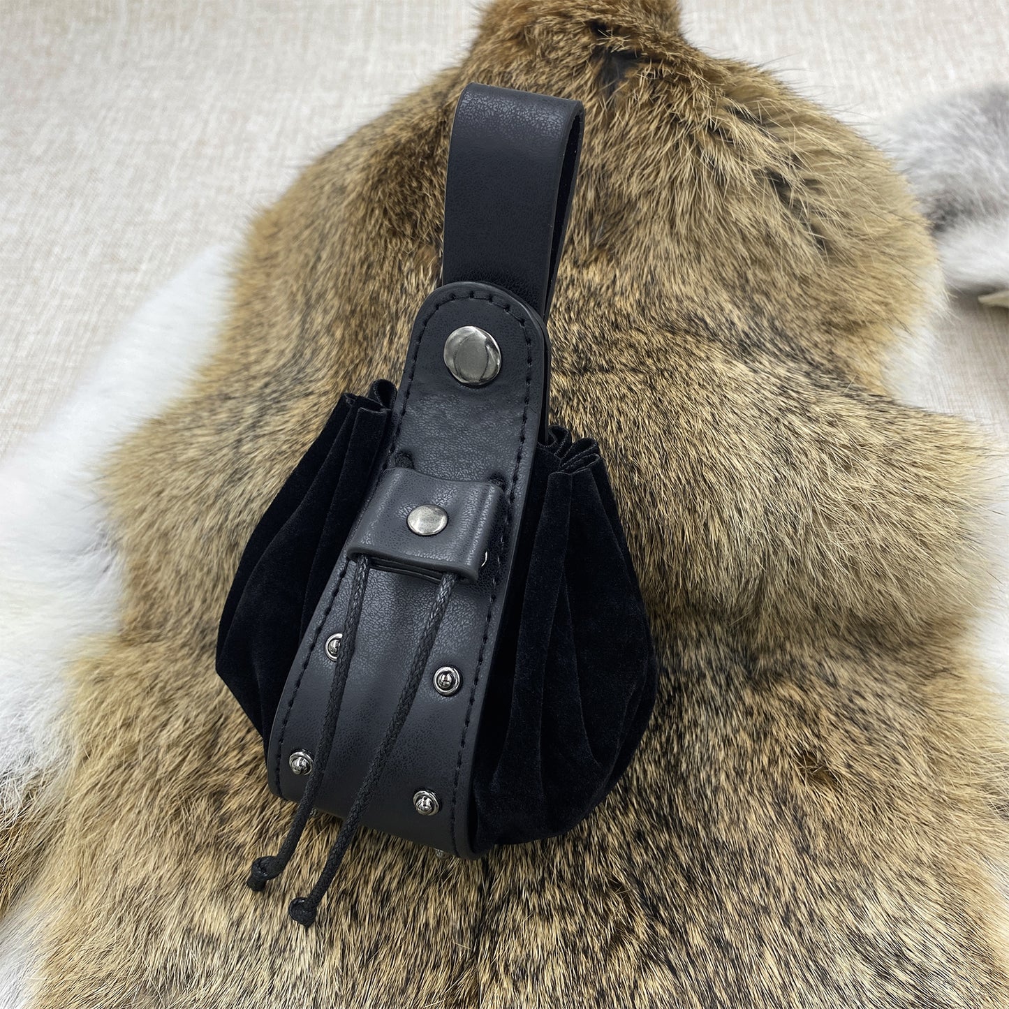 HiiFeuer Medieval Embossed O Ring Belt with Nordic Embossed Belt Bag, Vintage Faux Leather Belt and Belt Pouch Set for LARP