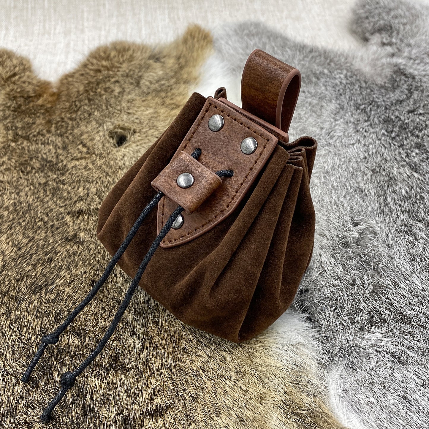 HiiFeuer Medieval Embossed O Ring Belt with Nordic Embossed Belt Bag, Vintage Faux Leather Belt and Belt Pouch Set for LARP