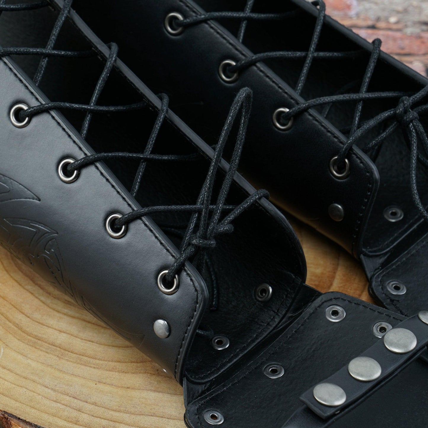 HiiFeuer Viking Fenrir Gauntlet, Medieval Faux Leather Arm Armor Knight Bracer, LARP Halloween Costume