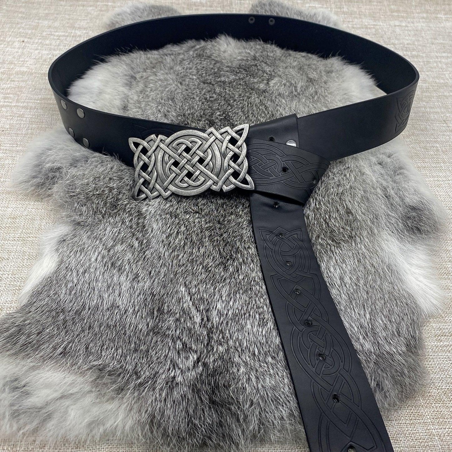 HiiFeuer Viking Embossed Buckle Belt, Nordic Faux Leather Knight Belt, Retro Medieval Warrior Belt for LARP Cosplay Halloween