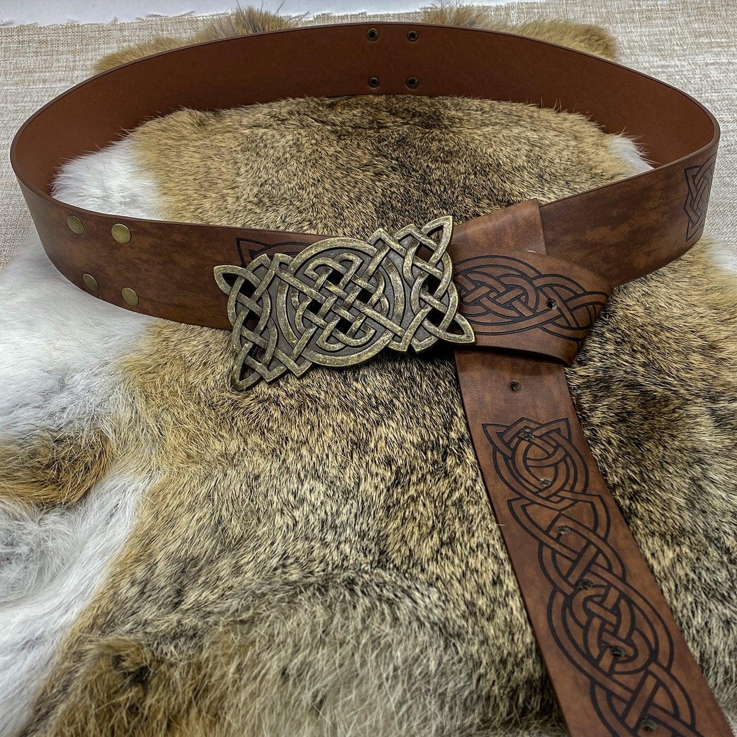 HiiFeuer Viking Embossed Buckle Belt, Nordic Faux Leather Knight Belt, Retro Medieval Warrior Belt for LARP Cosplay Halloween