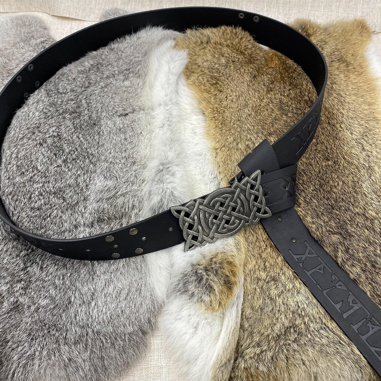HiiFeuer Viking Embossed Buckle Belt, Nordic Faux Leather Knight Belt, Retro Medieval Warrior Belt for LARP Cosplay Halloween