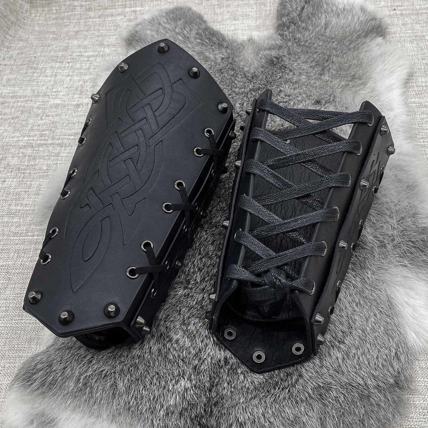 HiiFeuer Medieval Embossed Arm Bracers, Retro Faux Leather Knight Arm Gauntlets, Vintage Renaissance Arm Guards