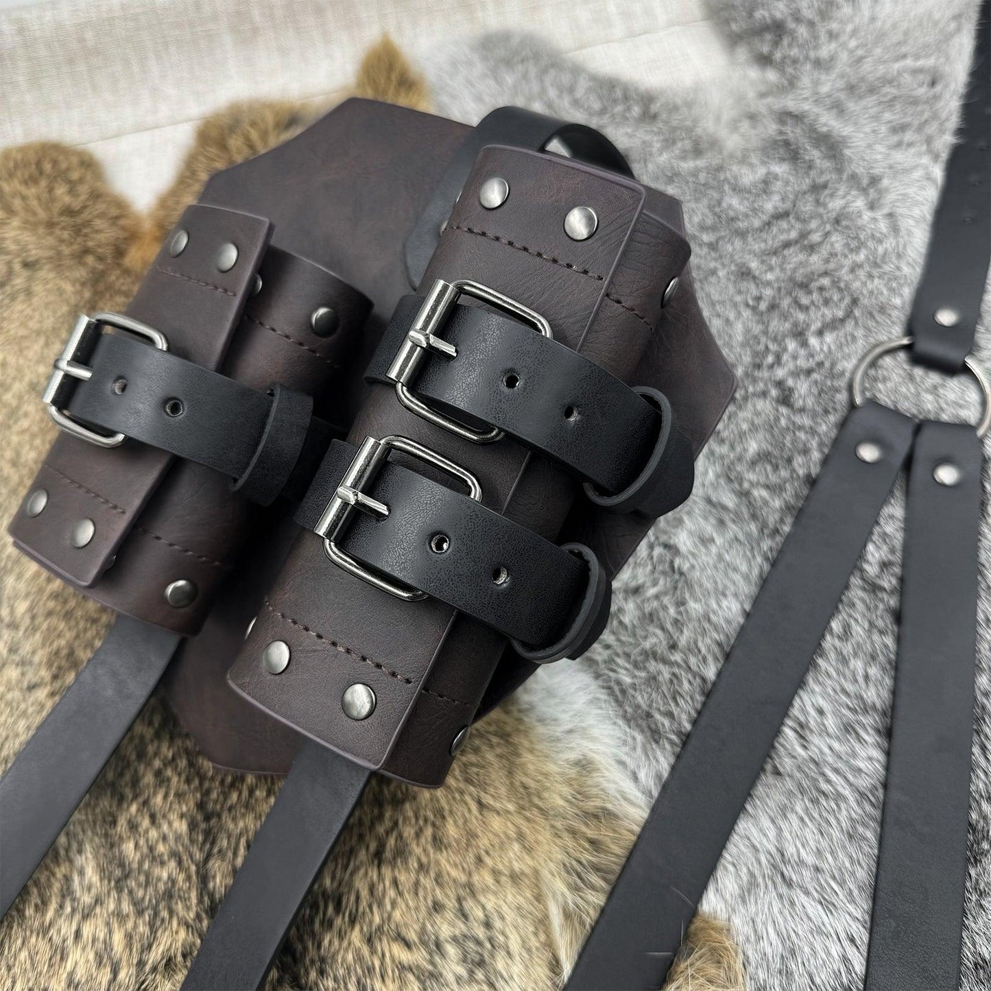 HiiFeuer Medieval Faux Leather Double Back Sword Frog, Mercenary Adjustable Sword Holster, Middle Ages Back Sword Holster