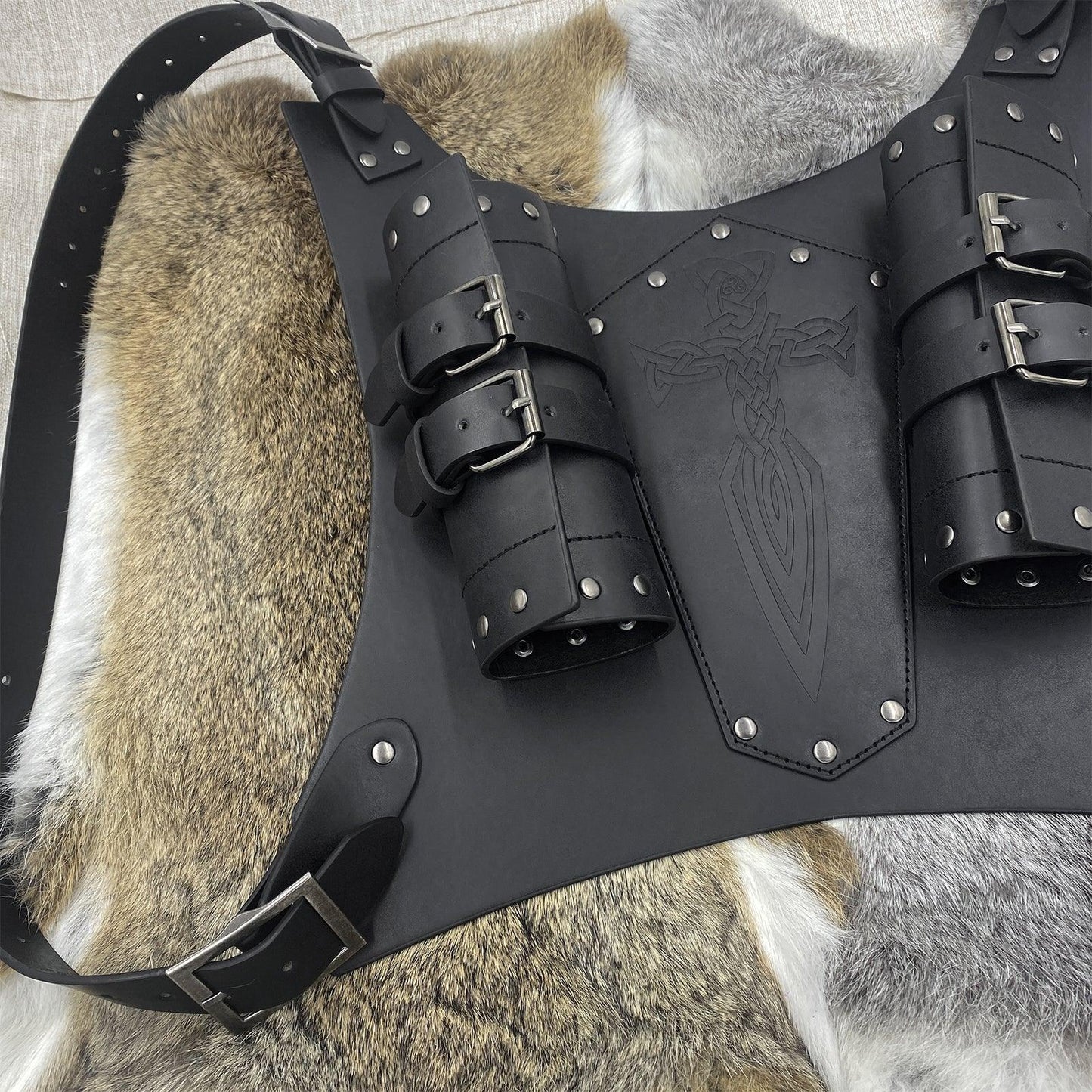 HiiFeuer Medieval Faux Leather Embossed Double Back Sword Frog, Adjustable Renaissance Knight Mercenary Sword Holster