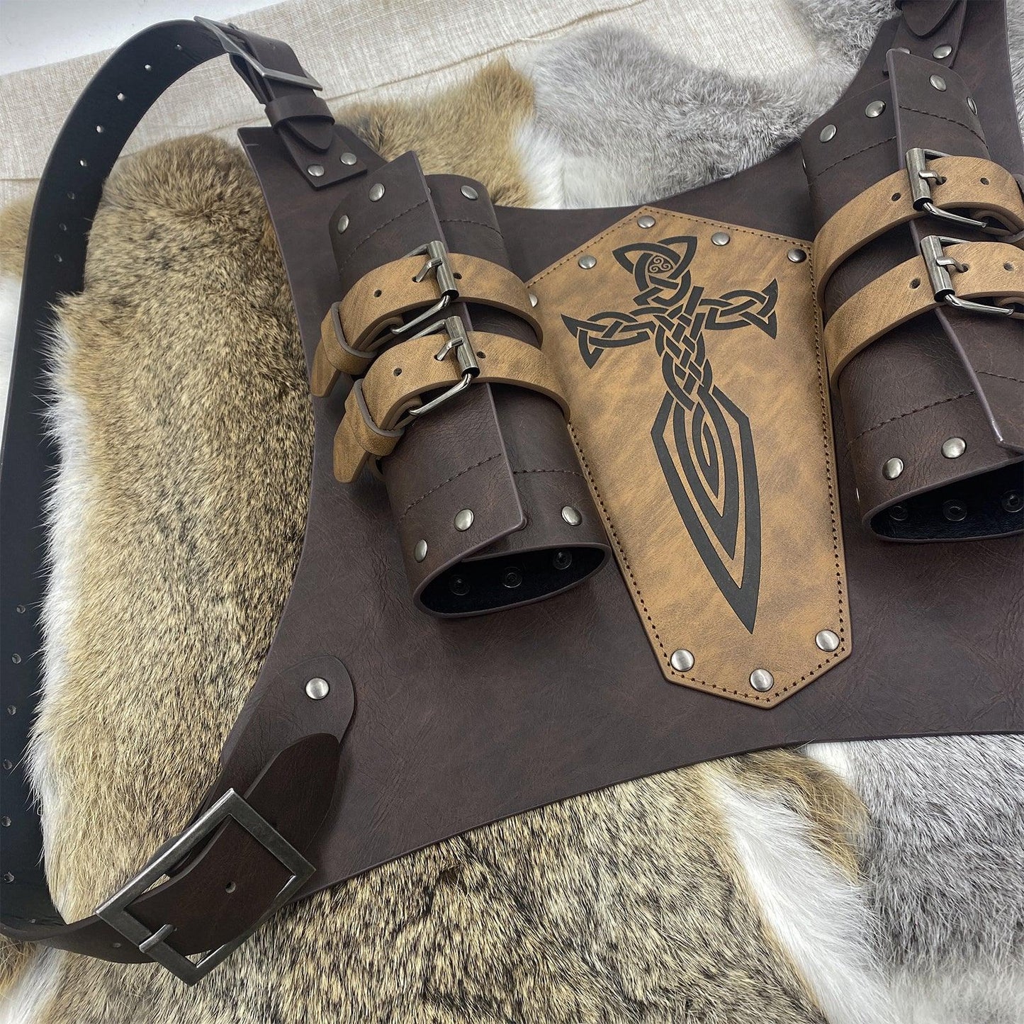 HiiFeuer Medieval Faux Leather Embossed Double Back Sword Frog, Adjustable Renaissance Knight Mercenary Sword Holster