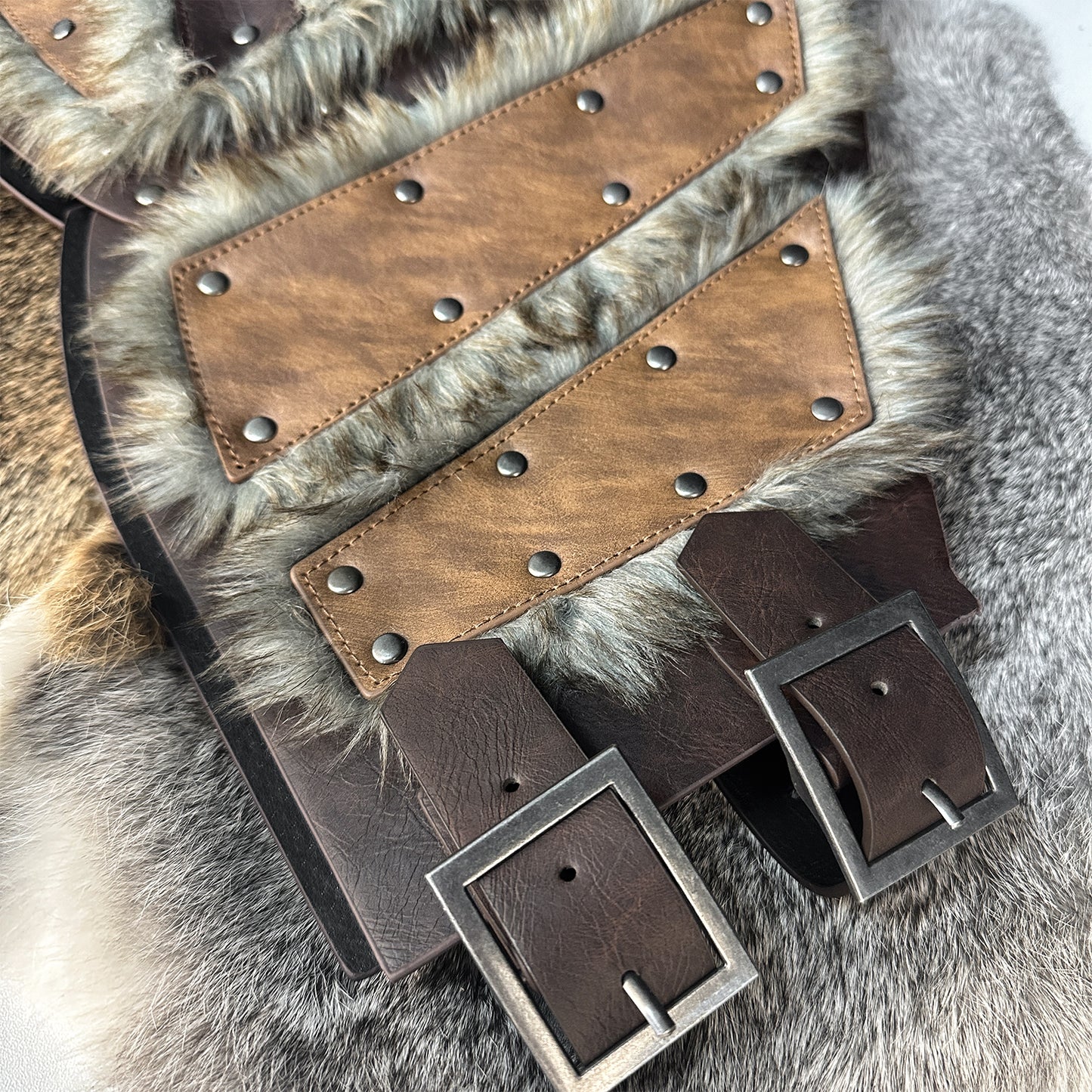 HiiFeuer Viking Artificial Fur Faux Leather Chest Armor, Medieval Vintage Barbarian Body Armor Knight Adjustable Vest Armor