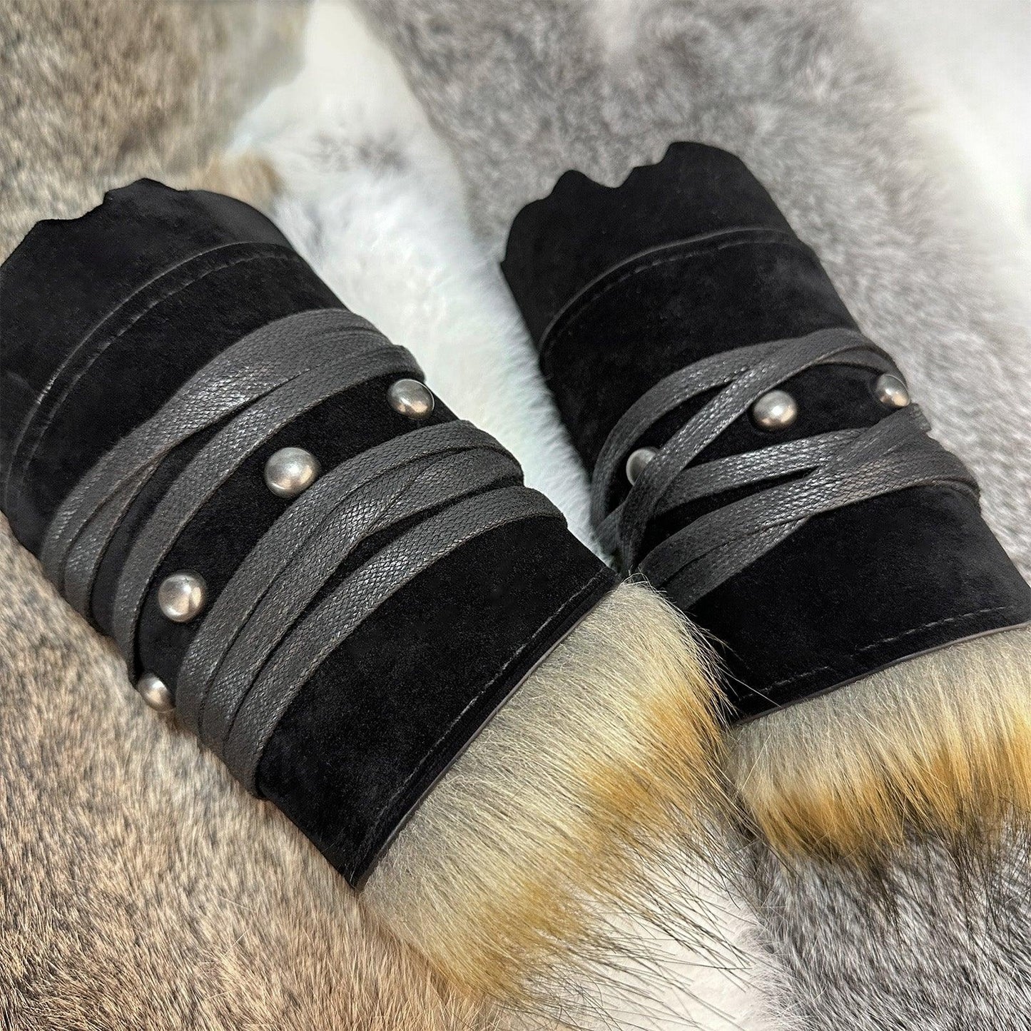 HiiFeuer Medieval Suede Arm Wraps, Renaissance Artificial Fur Bracers, Viking Wrist Band Archery Arm Guards Knight Gauntlets