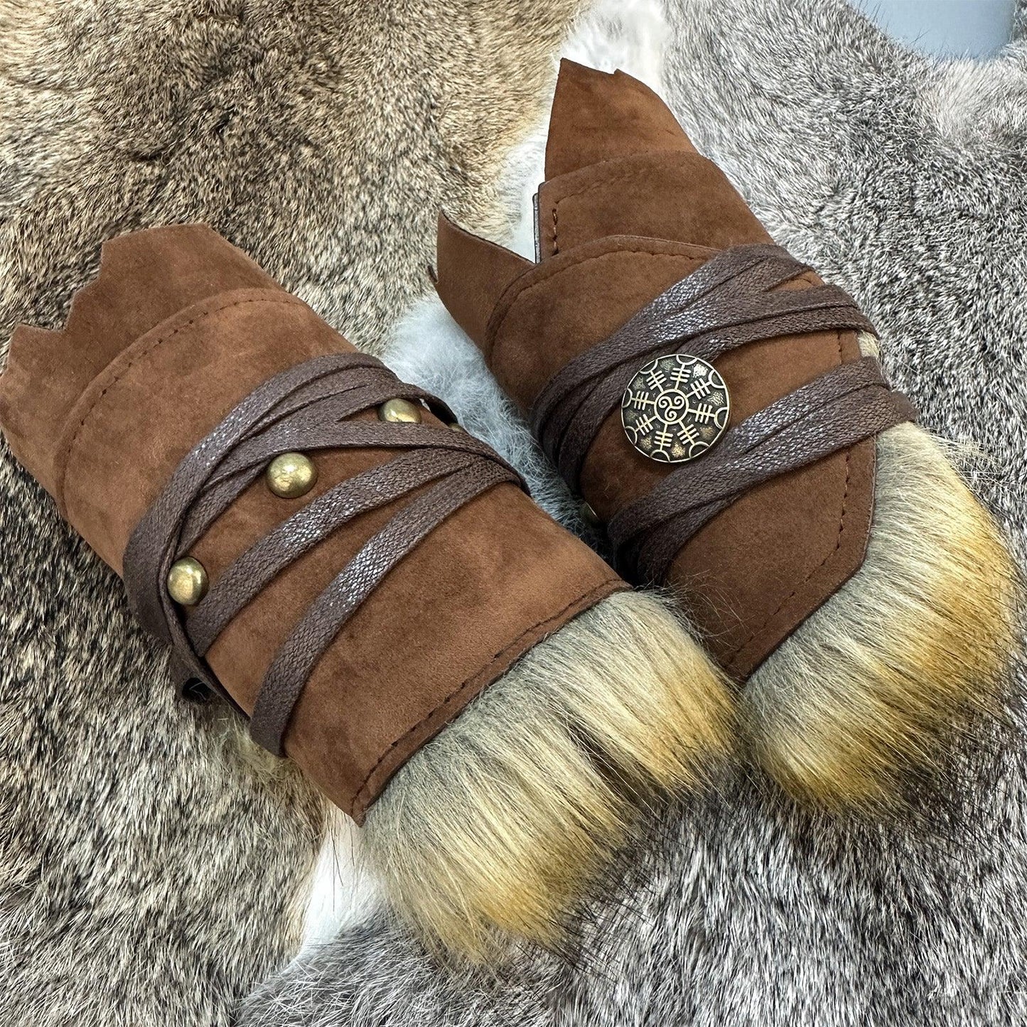 HiiFeuer Medieval Suede Arm Wraps, Renaissance Artificial Fur Bracers, Viking Wrist Band Archery Arm Guards Knight Gauntlets
